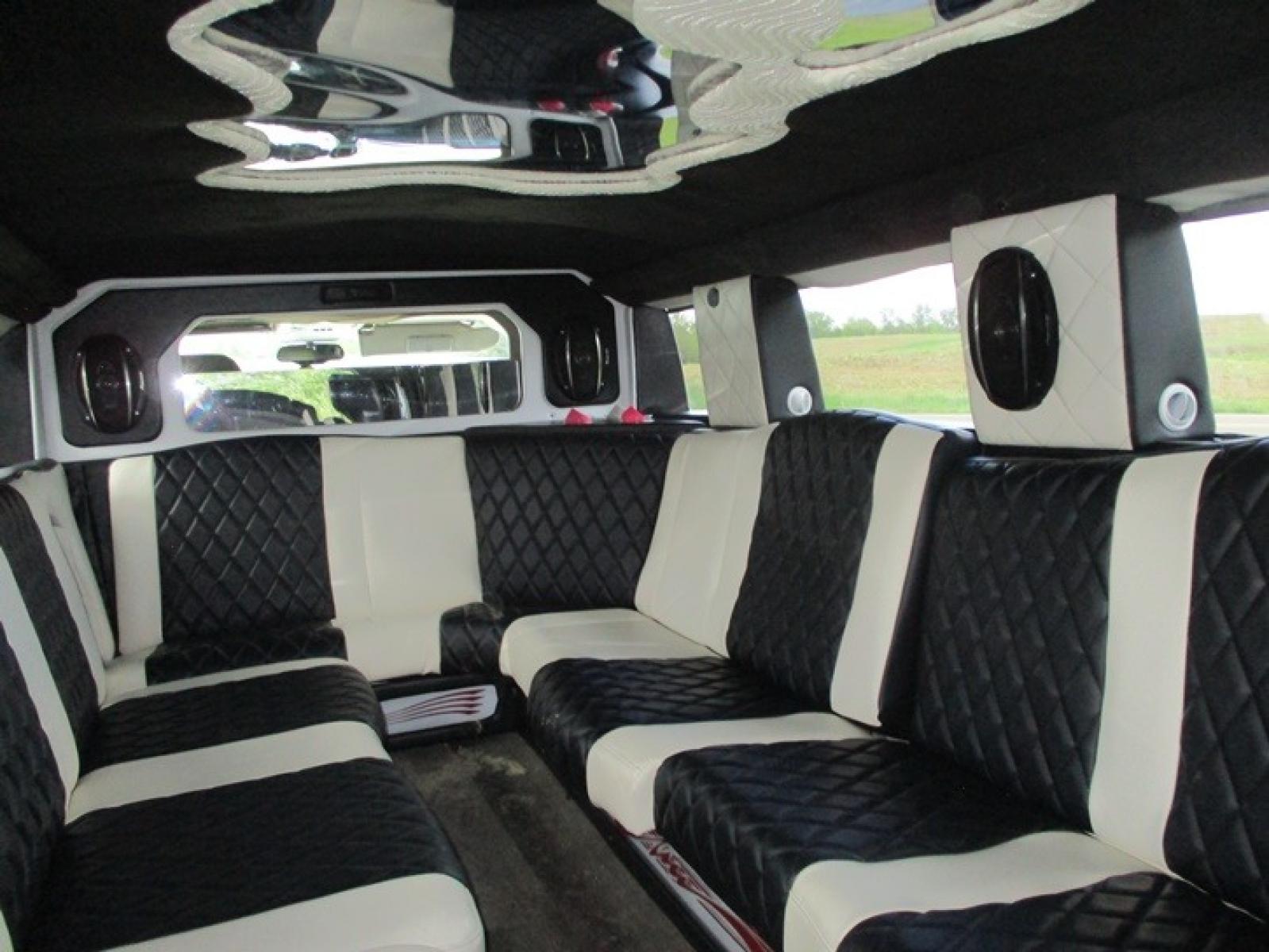 2005 White /White/Black Hummer H2 , located at 1725 US-68 N, Bellefontaine, OH, 43311, (937) 592-5466, 40.387783, -83.752388 - Photo #4